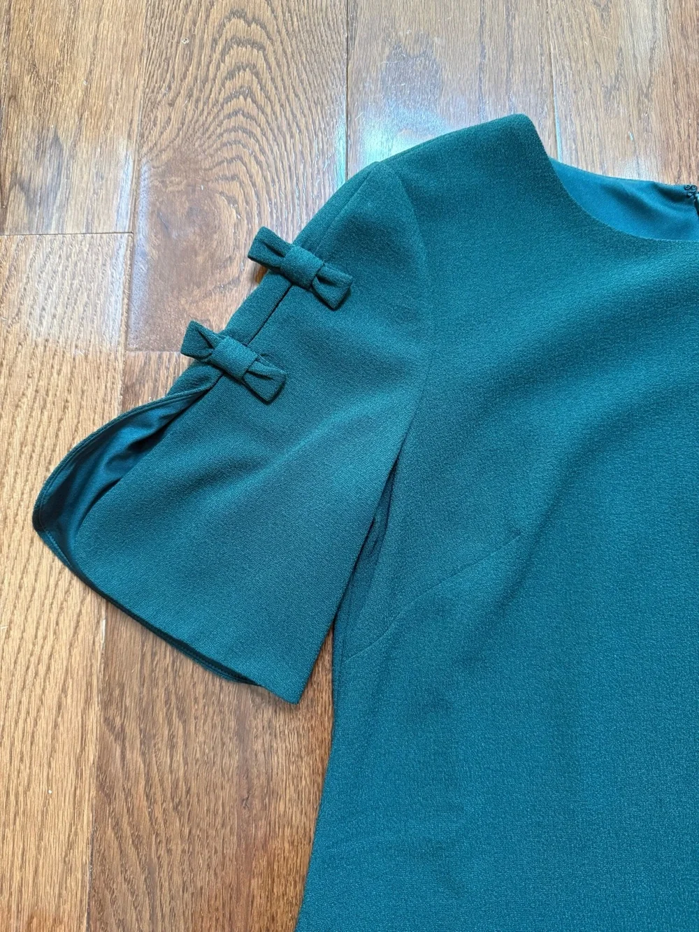 Elegant Forest Green Short Sleeve Dress with Bow Detail